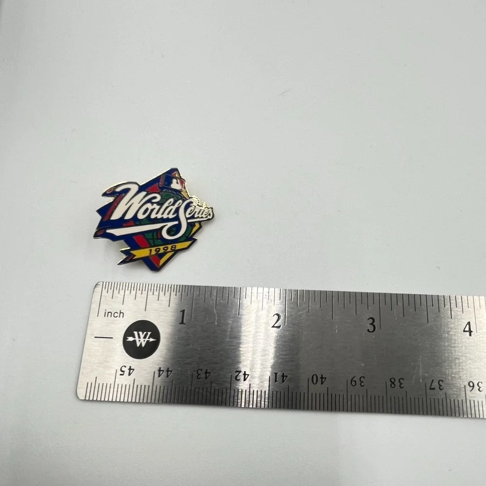 VTG 1998 World Series MLB Baseball Lapel Pin Enamel Gold Tone Sports Memorabilia
